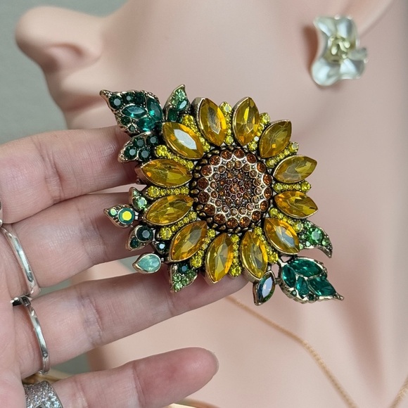 ⚜️🔥 Yellow and Green Sunflower Brooch 🌻 - Picture 3 of 7